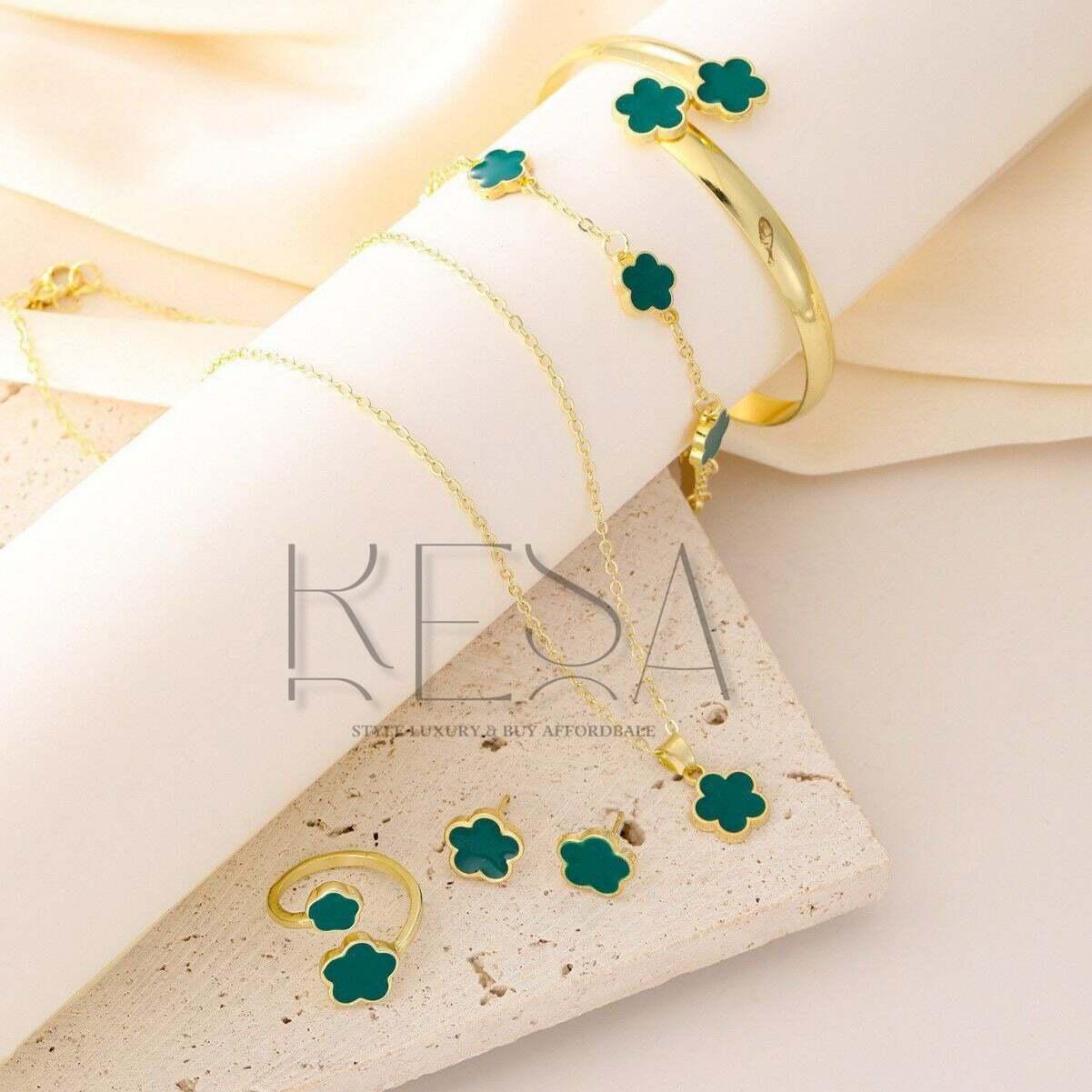 1 Pair of Stunning Earrings+1 Necklace+1 Bracelet+1 Bracelet+1 Ring - Full Set of Lucky Flower  Design Alloy Jewelry, Artificial Gemstones, Fashionable Women'S Gifts